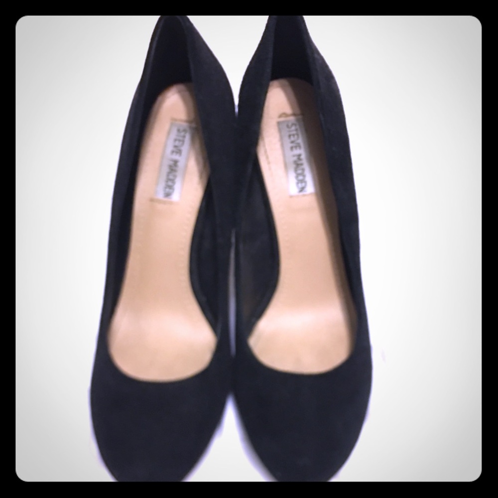 Steve Madden black suede pumps